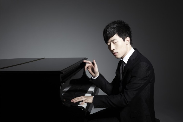 Пианист за роялем