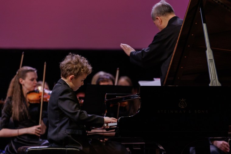 Леон пианист