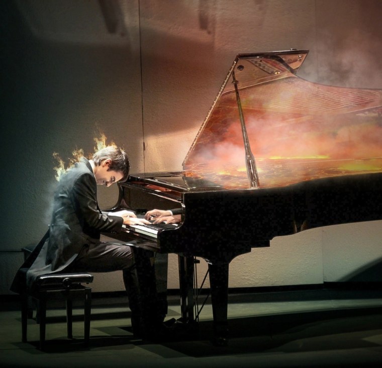 Пианист Сергей Маркин