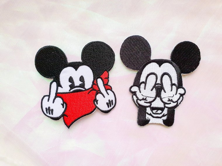 Микимаус показывает факью