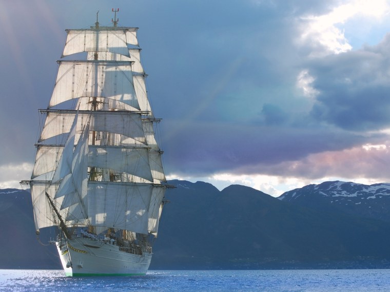 Корабль Крузенштерн деревянный