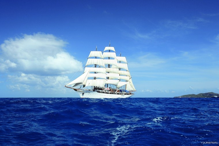 Корабль в море