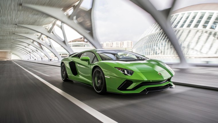 Lamborghini Aventador зеленый