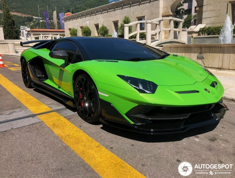 Ламборджини Хуракан неоновая