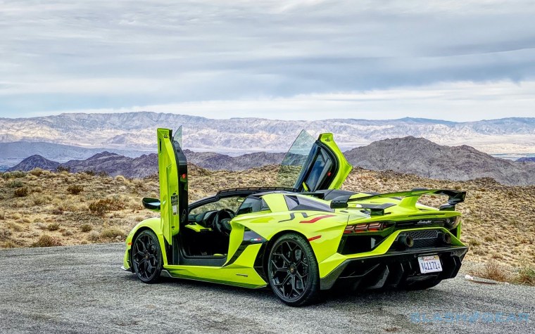 Lamborghini Aventador SVJ 2021 зелёный