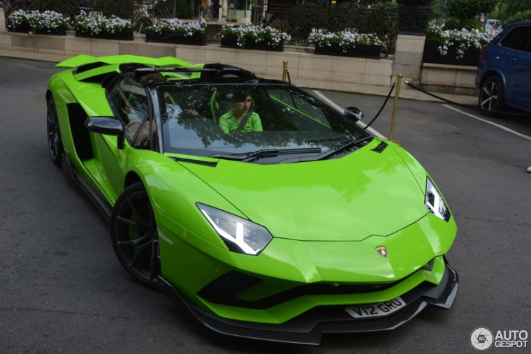 Ламборджини авентадор зеленая