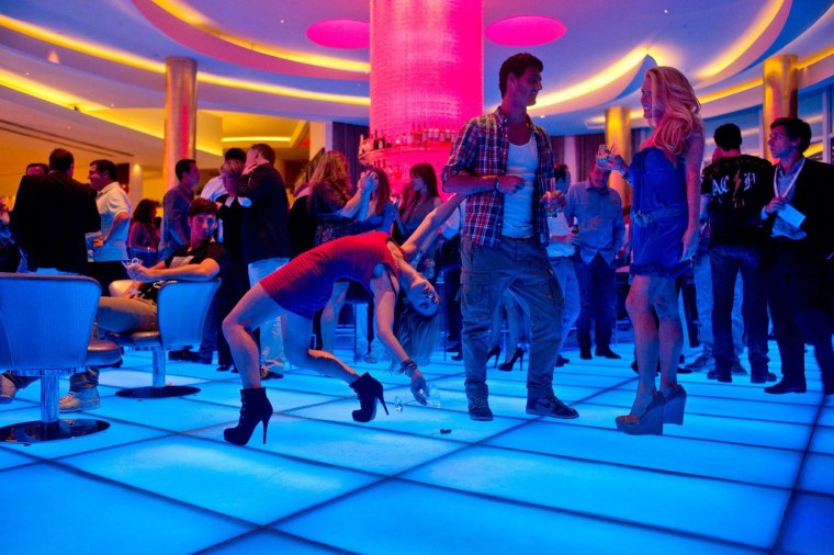 Танцпол с людьми