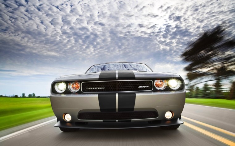 Додж Challenger srt8