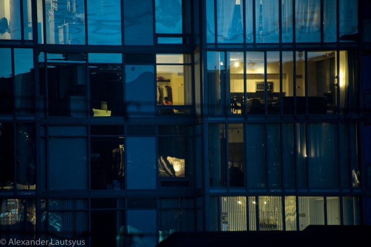 Ночные окна многоэтажки