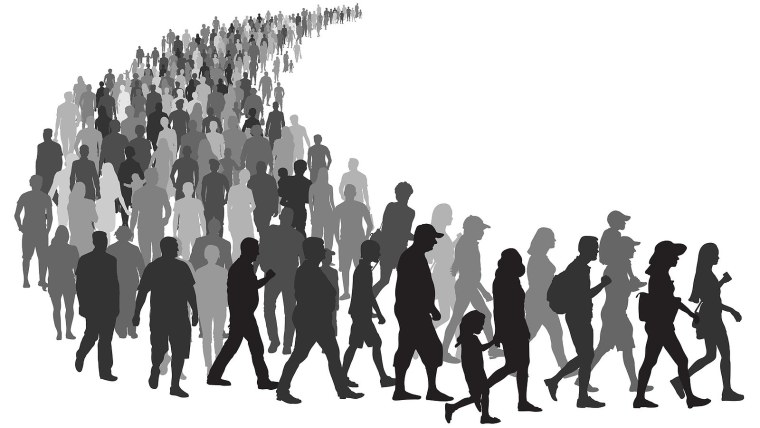 Силуэты людей в очереди