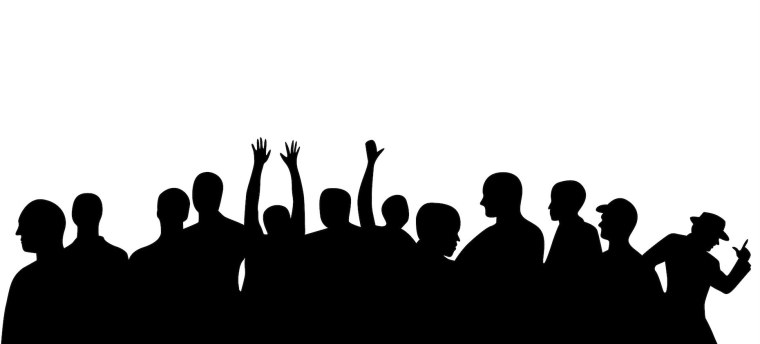 Силуэты людей в ряд