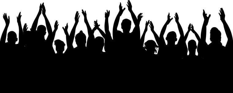 Силуэты зрителей в зале