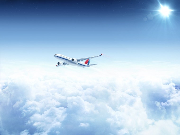 Голубое небо с самолетом