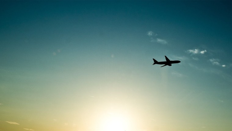 Самолет вдалеке