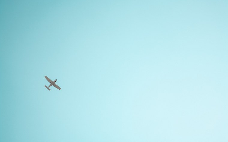 Самолет в небе