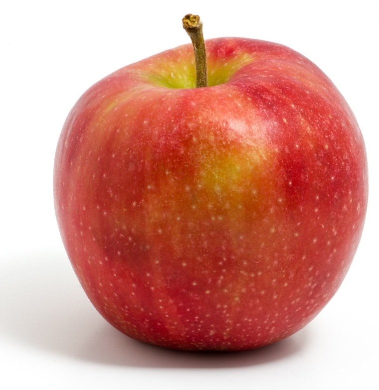 Красное яблоко на белом фоне