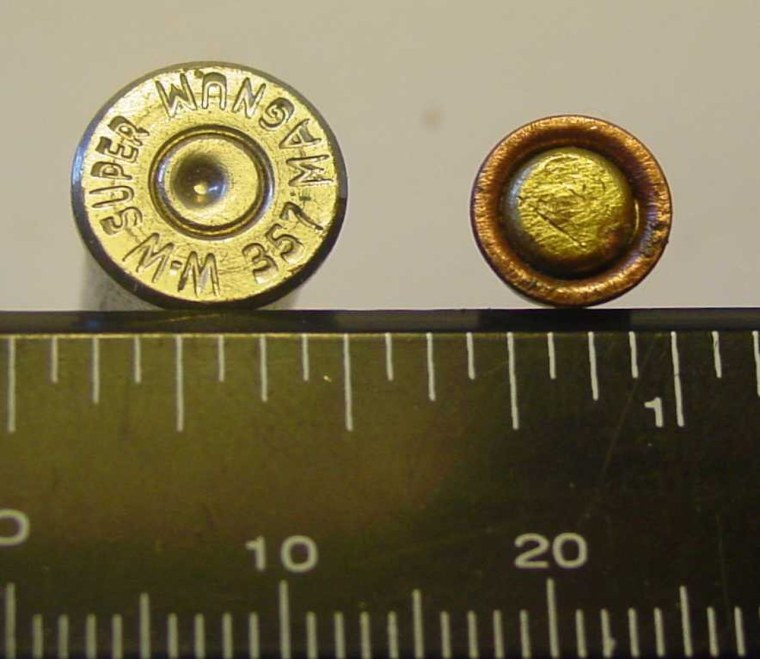 Гильза с криминалистической линейкой