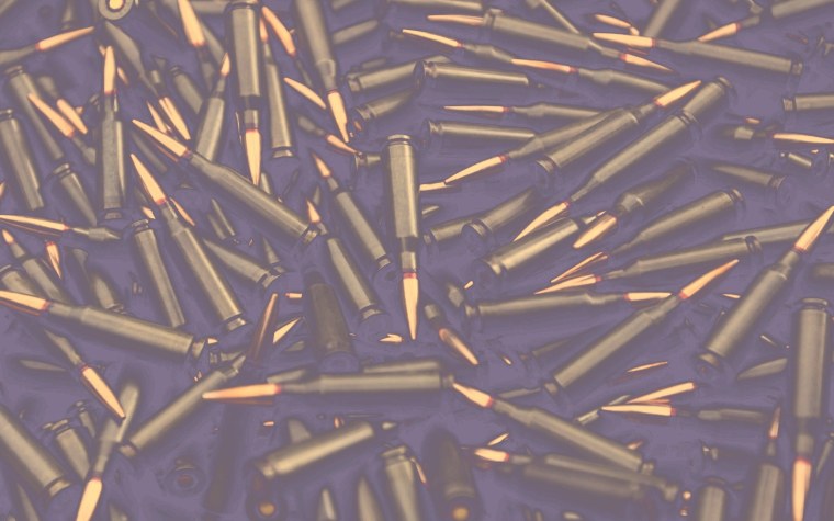 Обои с черными патронами