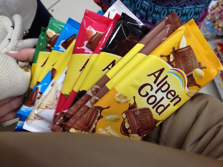 Шоколадка в руке