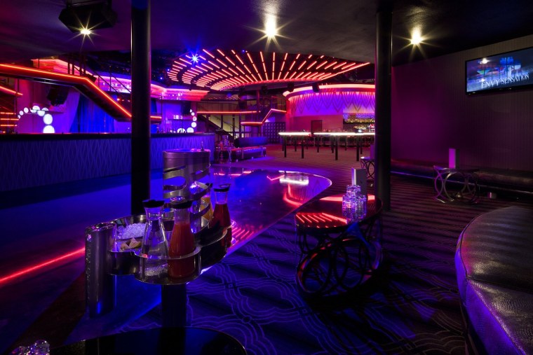 Вход в ночной клуб