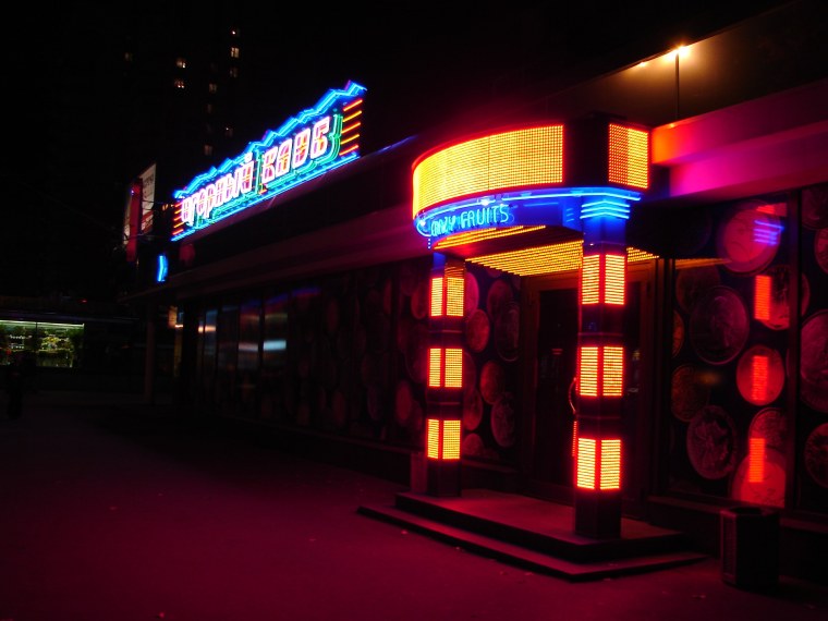 Ночной клуб снаружи