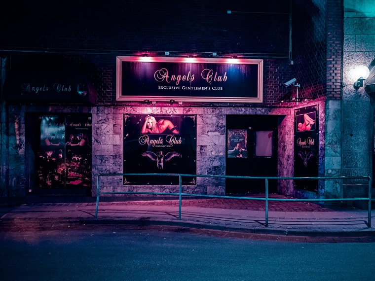 Ночной клуб снаружи