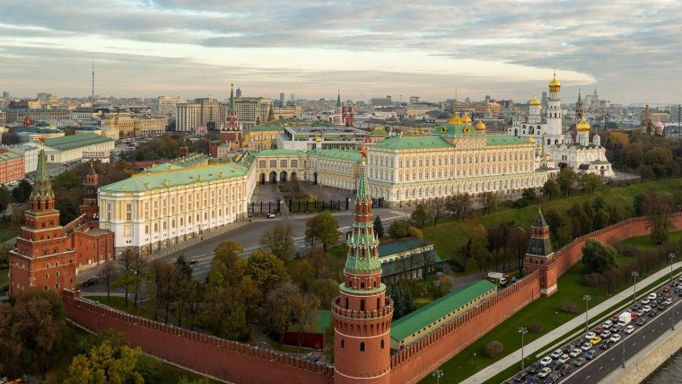 Территория Кремля в Москве