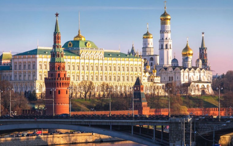 Кремль издалека