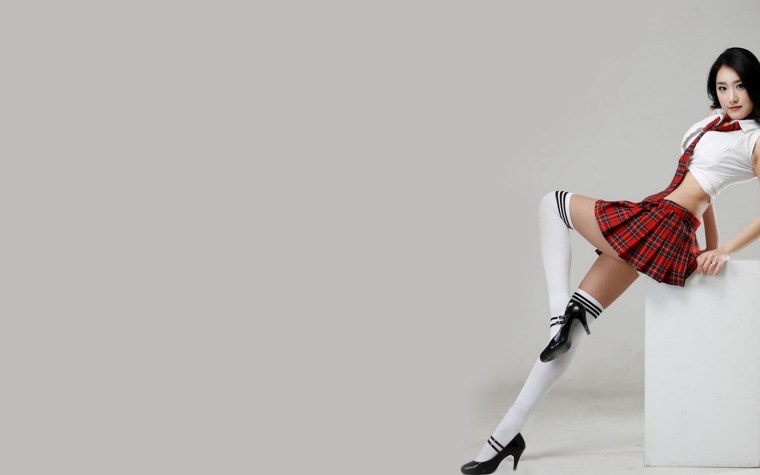 Азиатские девушки в юбках