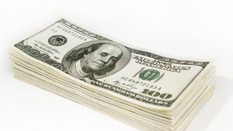 Пачка долларов
