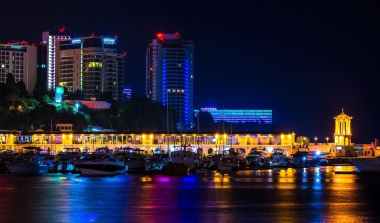 Вечерний город Сочи