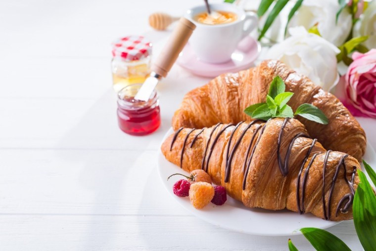 Круассан с ягодами