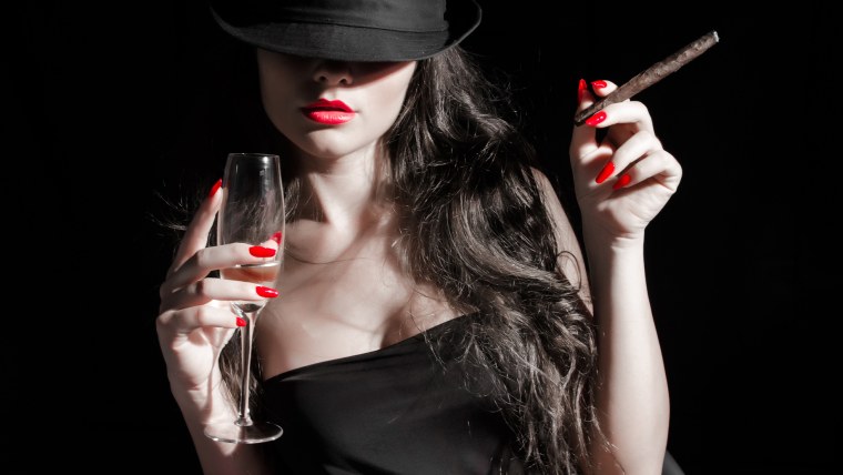 Женщина с бокалом