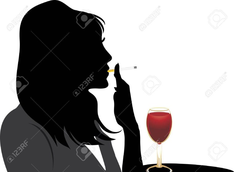 Силуэт курящей девушки