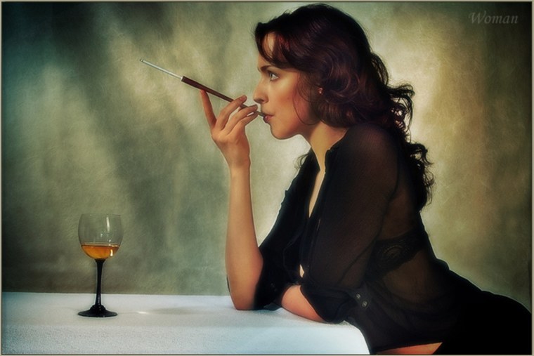 Женщина с сигаретой