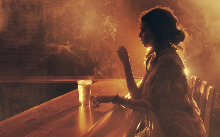 Женщина в дымке