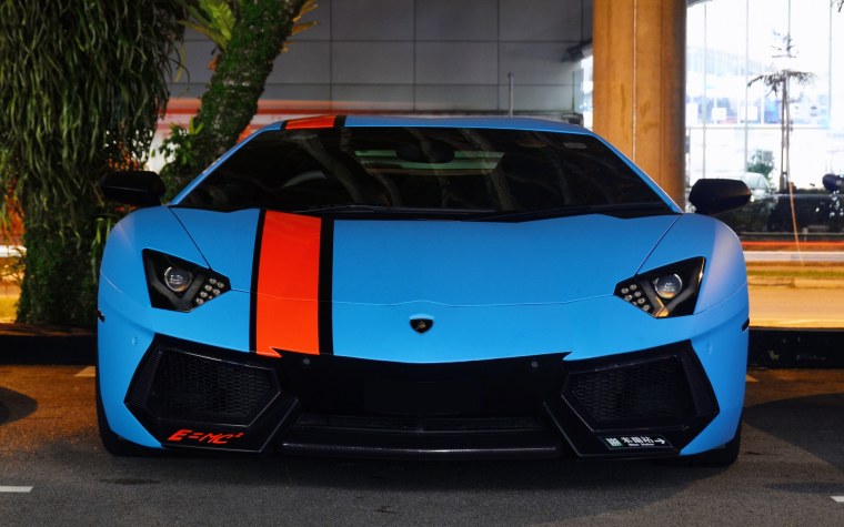 Lamborghini Aventador lp700