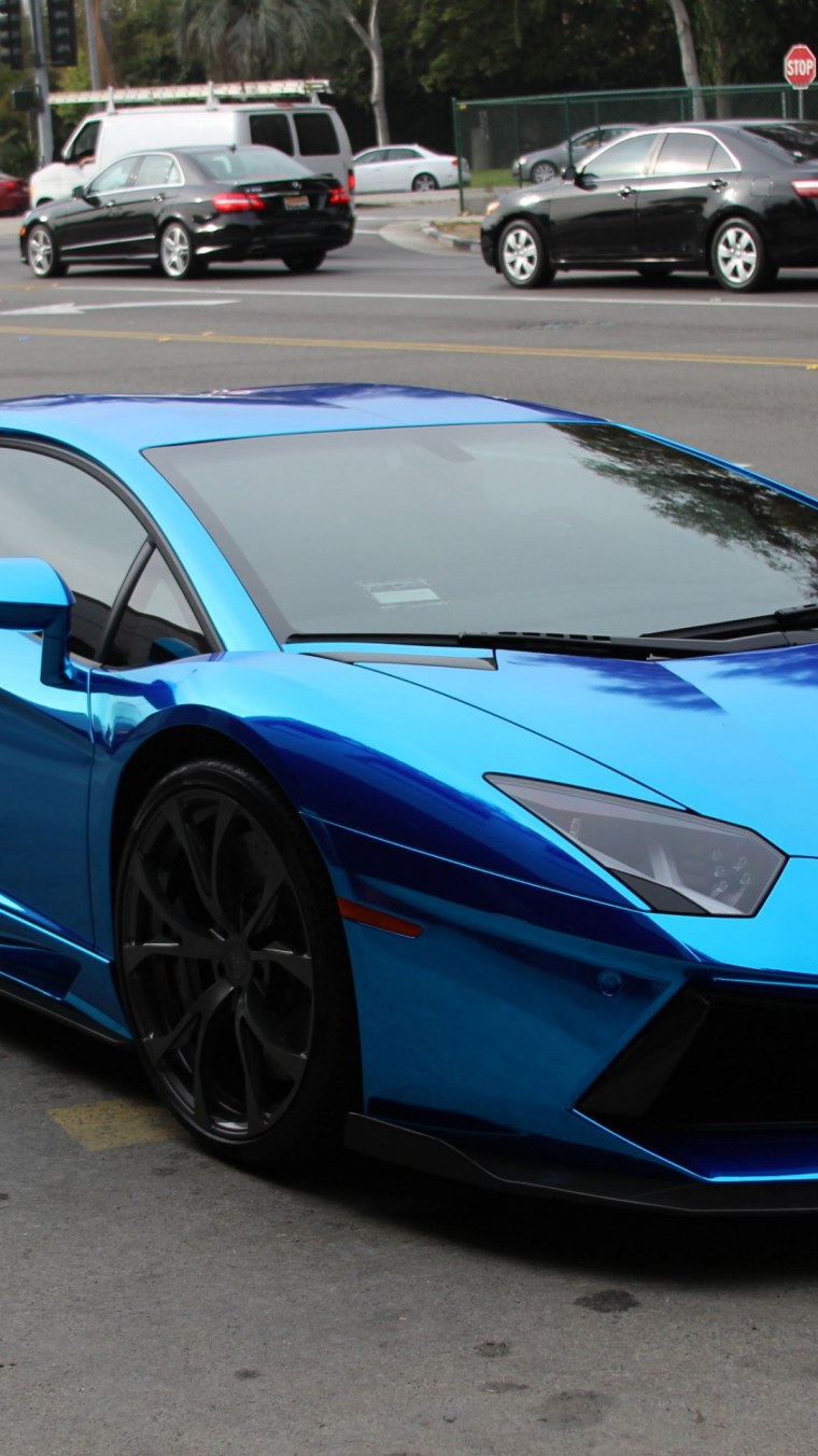 Ламборгини голубого цвета