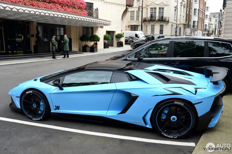 Lamborghini Aventador LP 750 синий