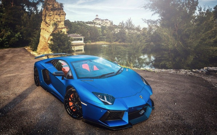 Lamborghini Aventador синий металлик