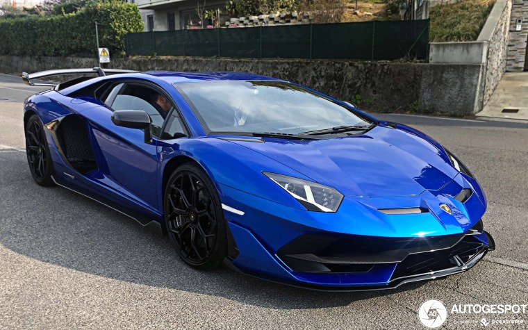 Ламборгини авентадор SVJ 2020