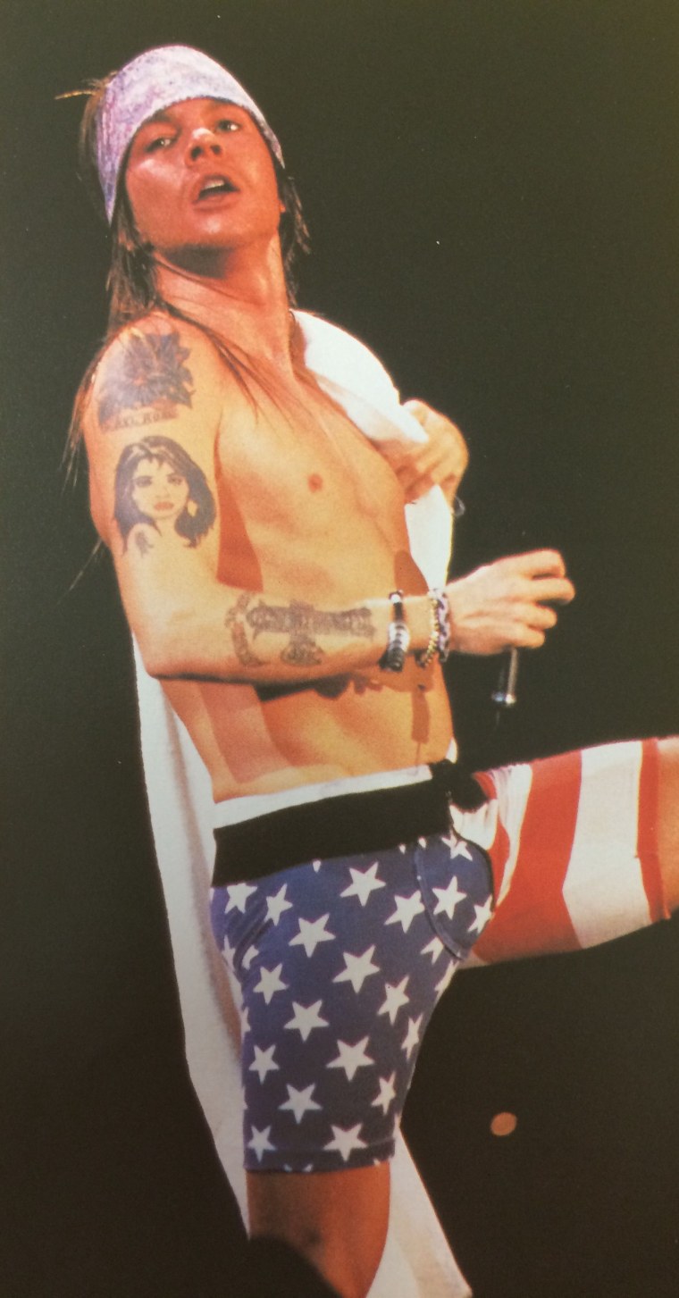 Эксл Роуз с девушкой