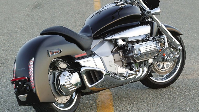 Черный Мустанг мотоцикл