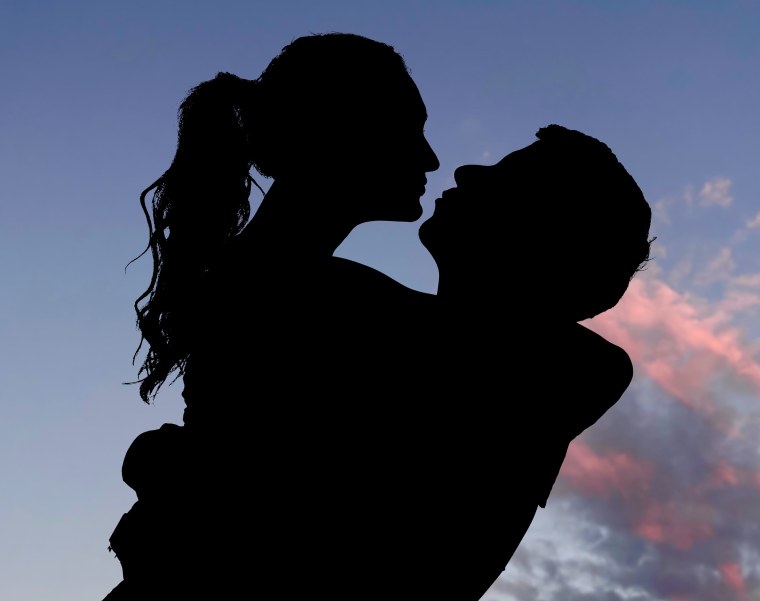 Силуэты влюбленных