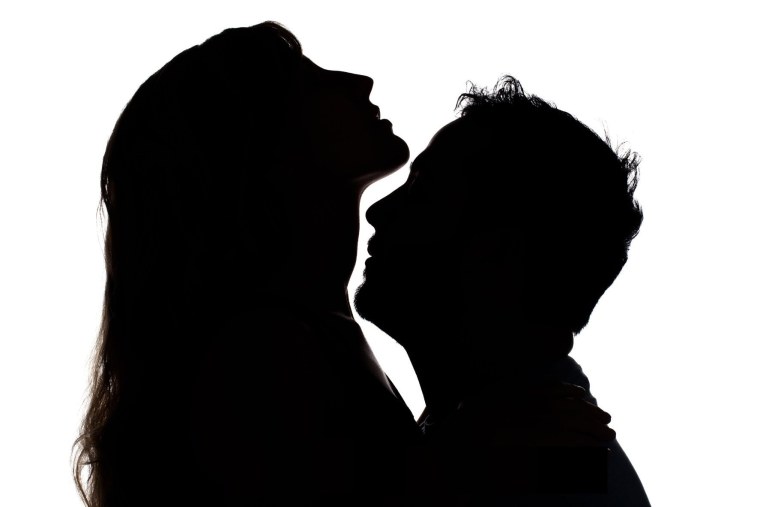 Силуэт девушки и мужчины