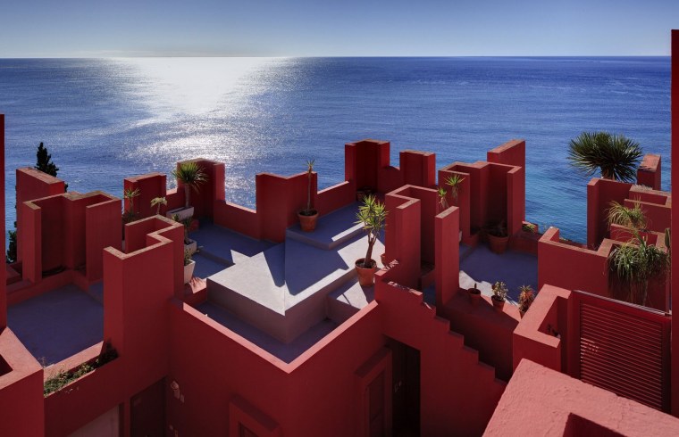 Muralla Roja Рикардо Бофилл