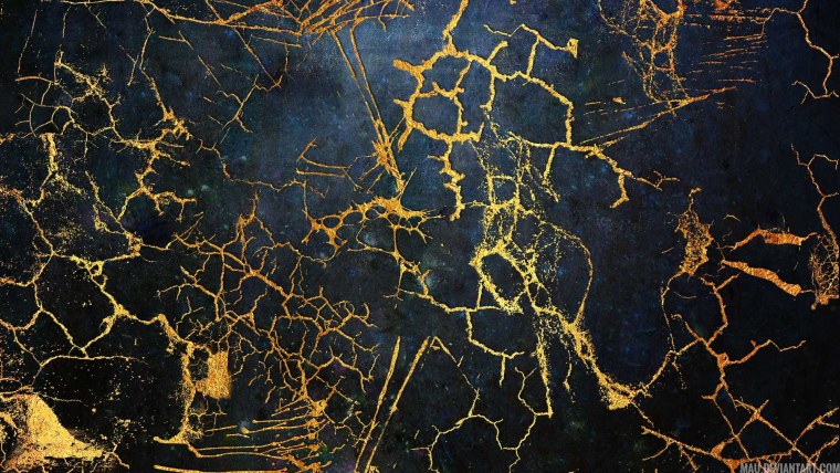 Розовый мрамор с золотыми прожилками