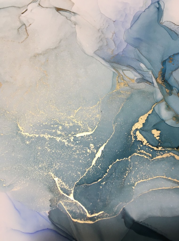 Белый мрамор с золотыми прожилками tekstura