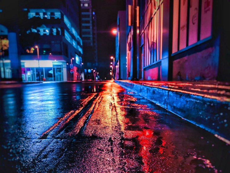 Неоновая улица