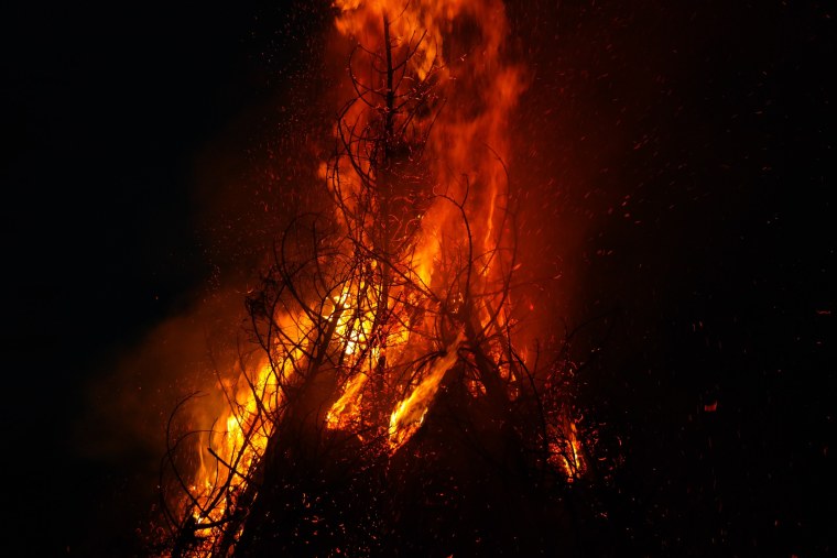 Горящие огни